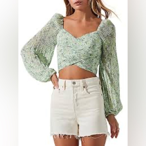 🕑 NWOT | ASTR the label | Bonnie Pleated Smocked Sweatheart Crop | Green | XS - Picture 3 of 13